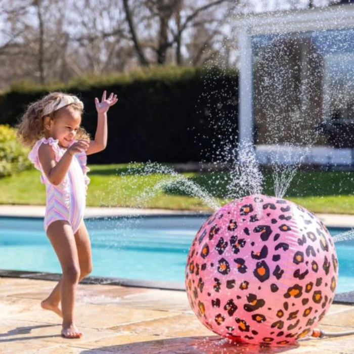 Opblaasbal met sproeier roze panterprint 60cm
